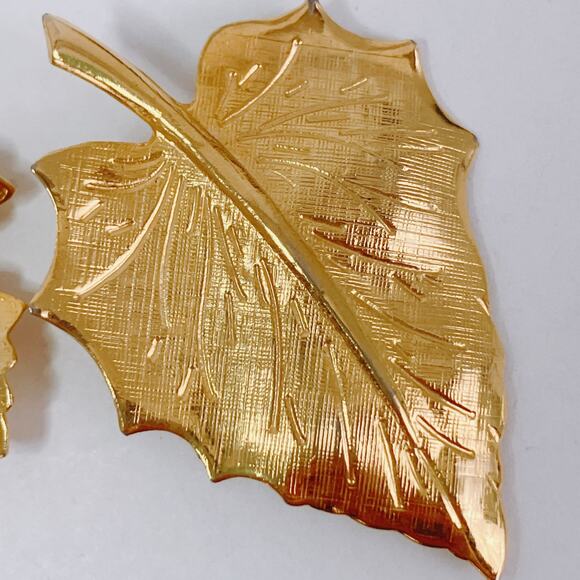 VTG Set of 2 Leaf Brooches Gold Tone Mid Century Fall Autumn Scarf Harvest Pins - Picture 4 of 10